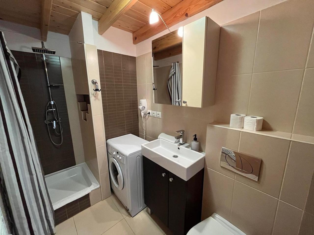 City Apartman Haz Balatonlelle Exterior photo
