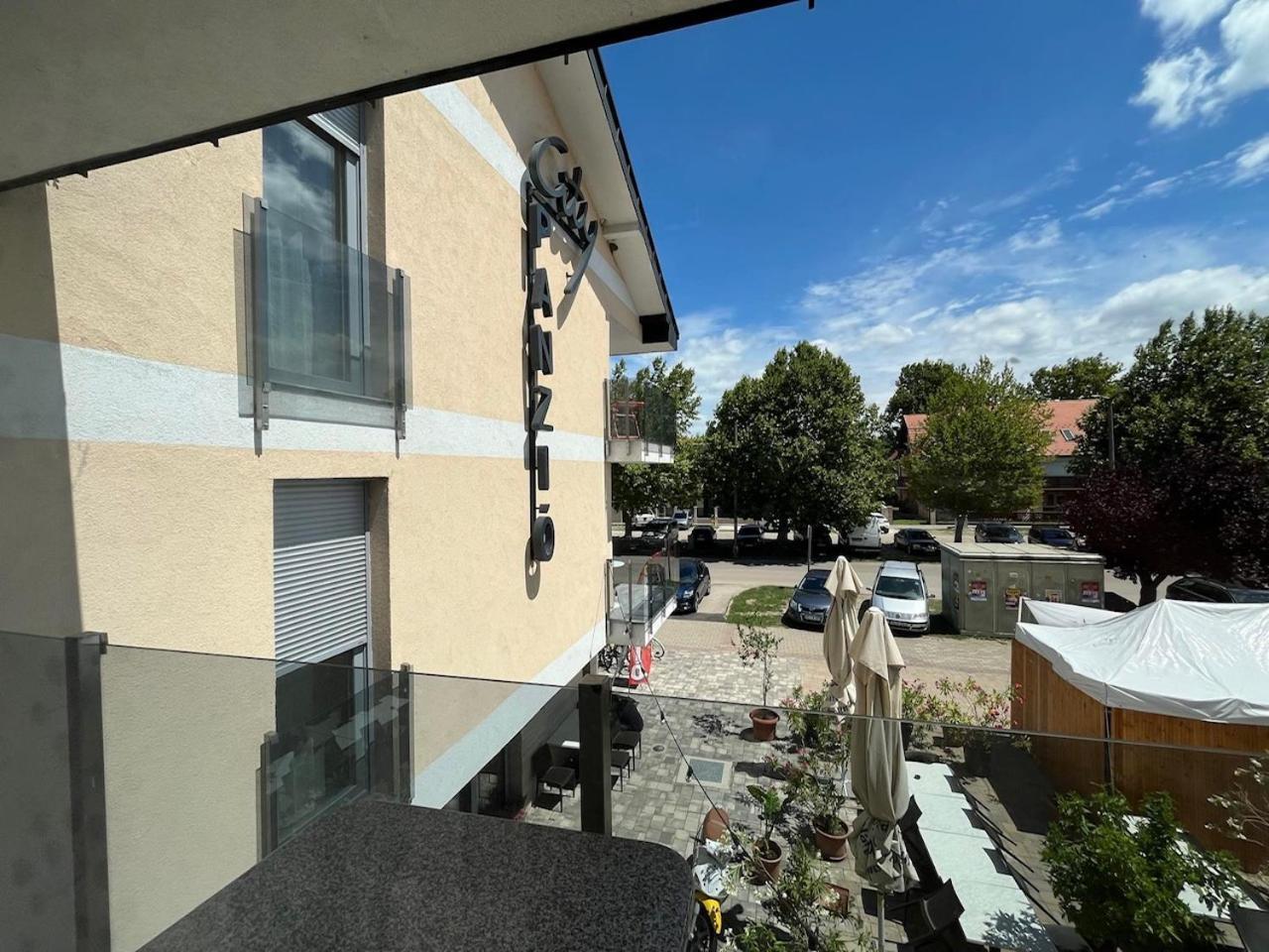 City Apartman Haz Balatonlelle Exterior photo