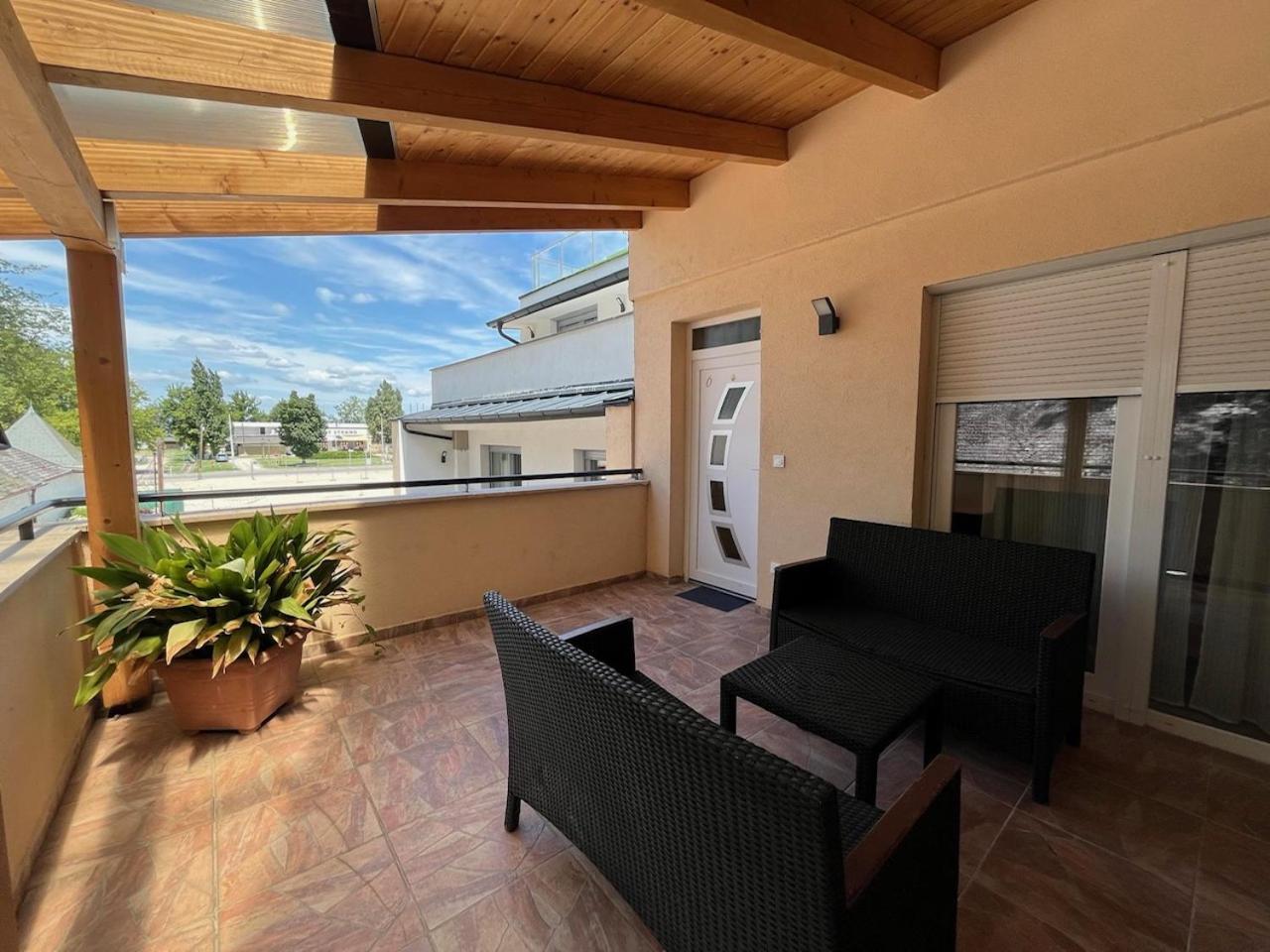 City Apartman Haz Balatonlelle Exterior photo