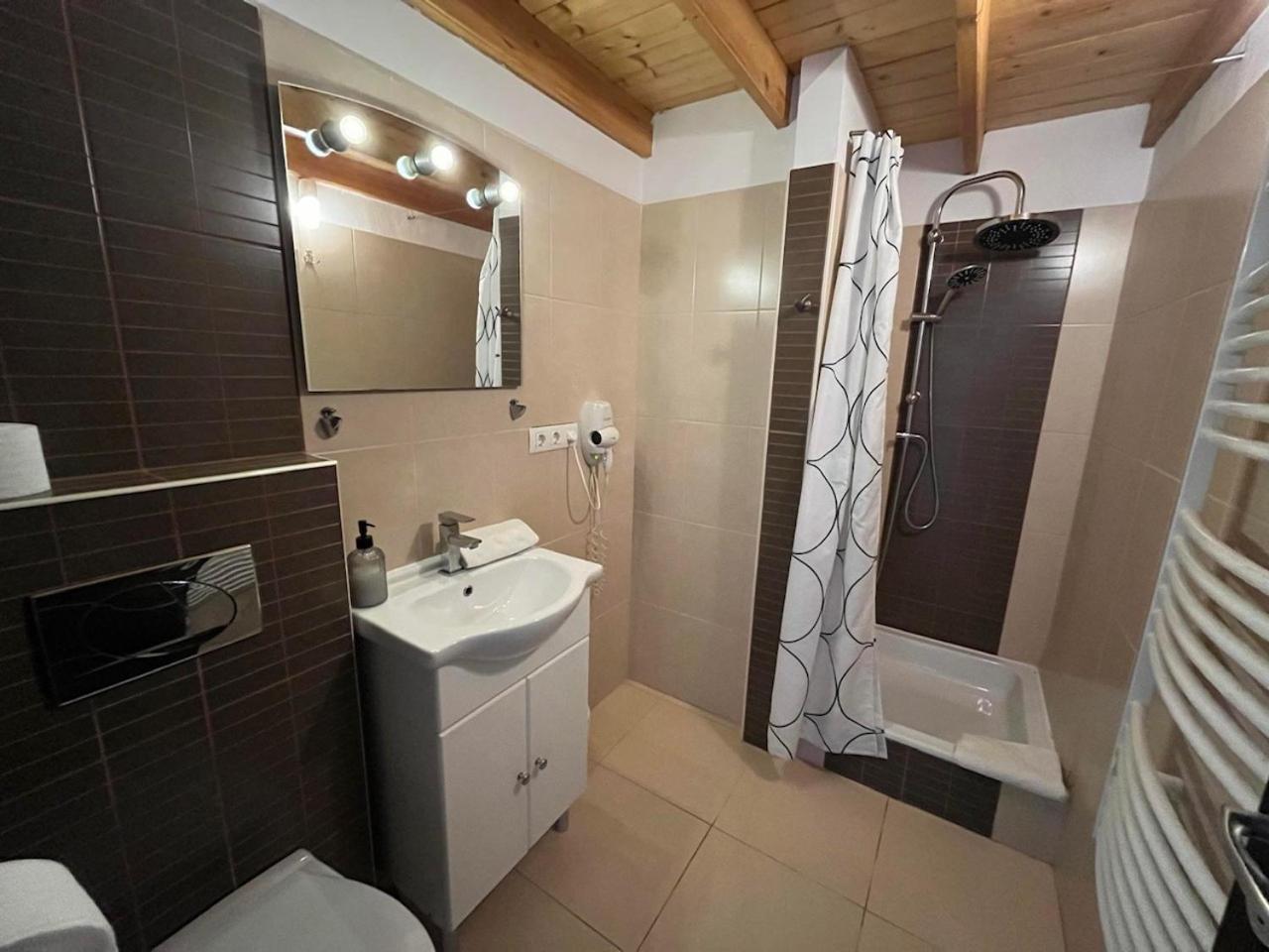 City Apartman Haz Balatonlelle Exterior photo