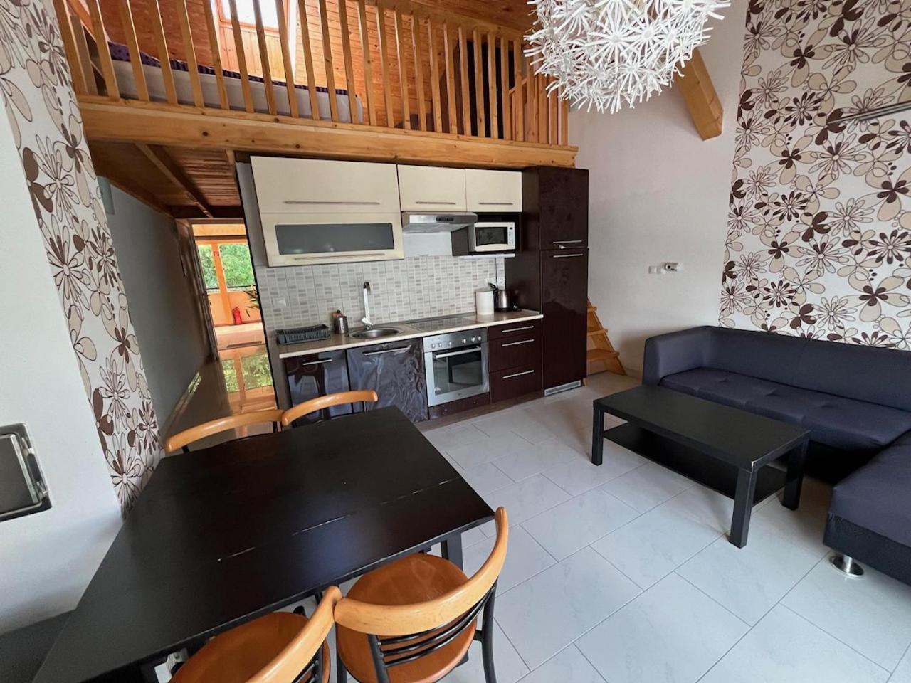City Apartman Haz Balatonlelle Exterior photo