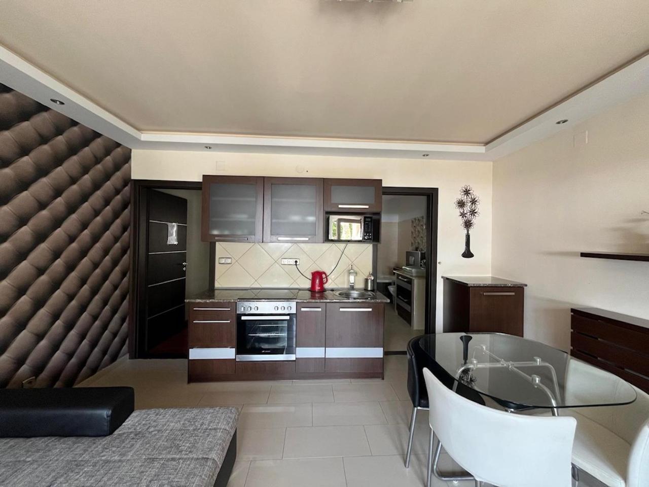 City Apartman Haz Balatonlelle Exterior photo