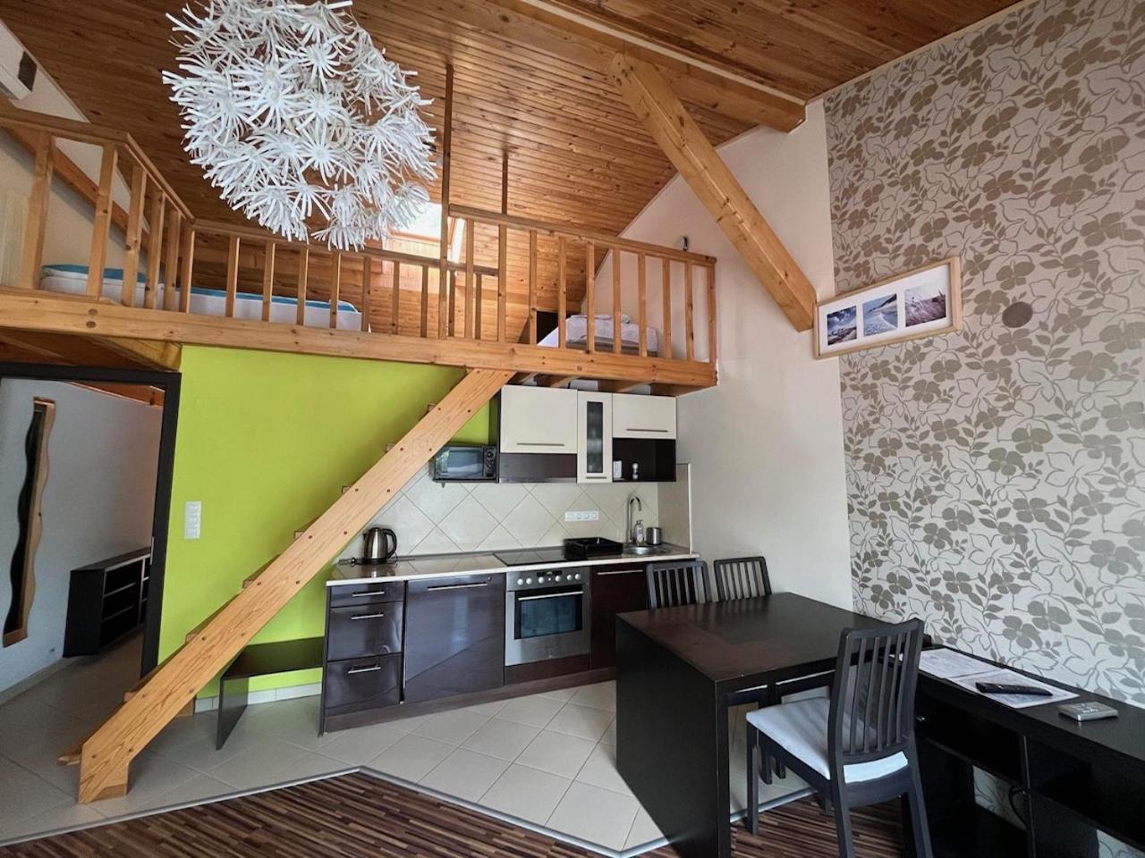 City Apartman Haz Balatonlelle Exterior photo