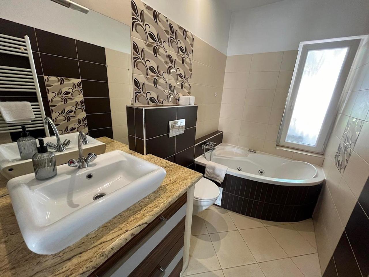 City Apartman Haz Balatonlelle Exterior photo