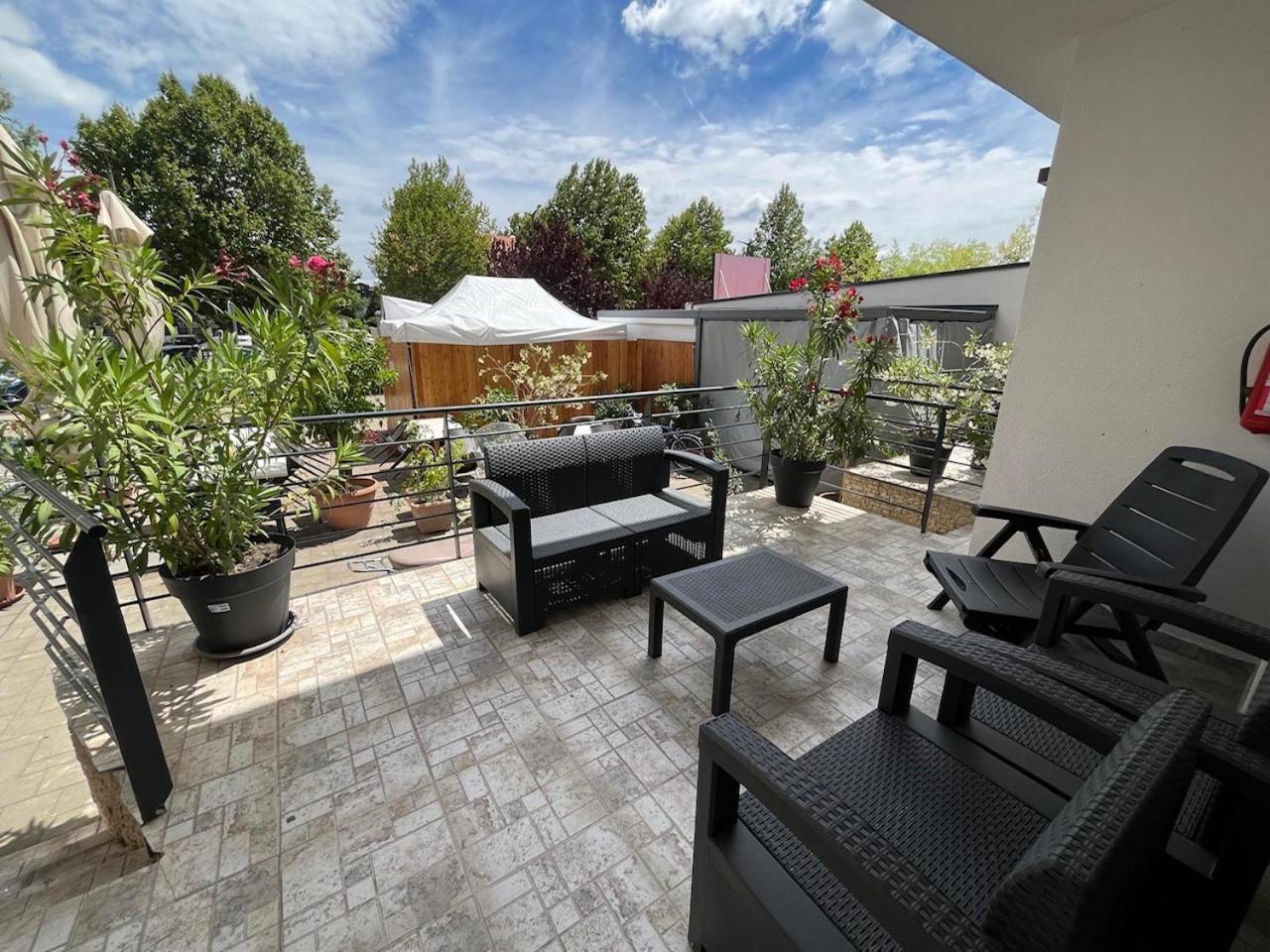 City Apartman Haz Balatonlelle Exterior photo